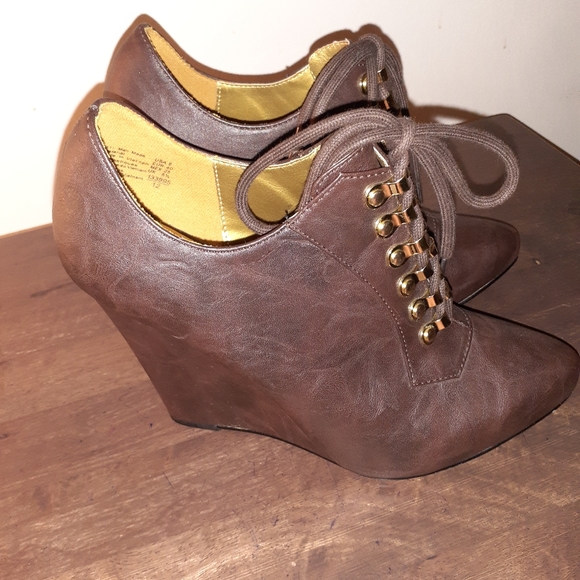 Christian Siriano boots - Picture 2 of 4